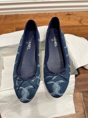 Chanel 2023 Printed Denim Blue White CC Logo Bow Tie Ballet Ballerina Flat